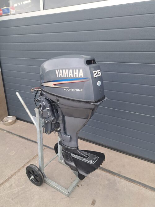 Yamaha F25 Langstaart