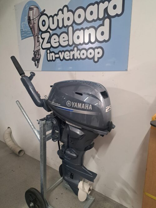 Yamaha F25 Kortstaart