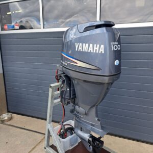 Yamaha F100 Langstaart